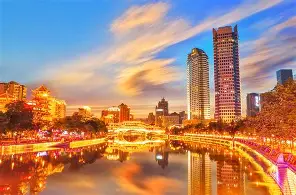 开云体育-成都蓉城发布备战花絮，关键时刻临场应变，社区盾任务艰巨，轮换策略成焦点(向进军的关键时刻召开)