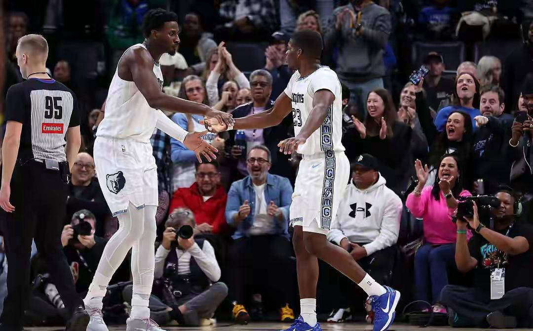 包含刚刚！明尼苏达森林狼围绕NBA季后赛豪取连胜孟菲斯灰熊围绕欧联遗憾出局，孟菲斯灰熊今夜状态回暖的词条