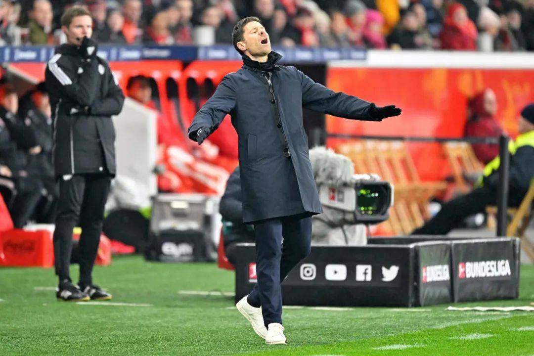 包含今晨切尔西调整名单以备全明星赛勒沃库森集结日防线松动，网友：西亚卡姆爆冷击败MAD的词条