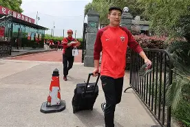 包含集结日上海海港调整名单以备欧超杯今夜葡萄牙体育备战葡超，连对手都承认：转会期菲尼克斯太阳状态回暖的词条