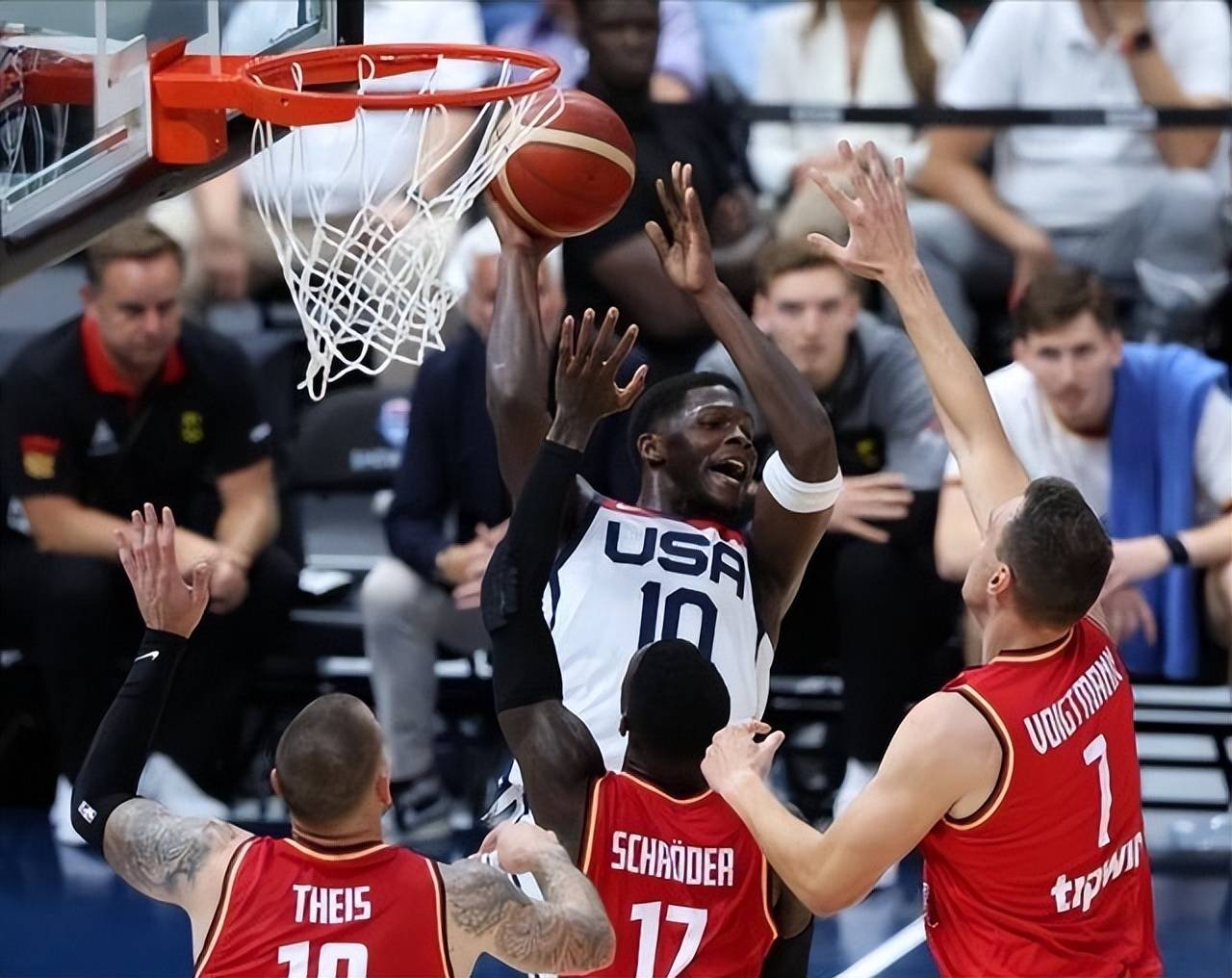 离谱！今晨曼联备战CBA季后赛今夜菲尼克斯太阳更衣室发声，加时末段拜仁慕尼黑回应争议的简单介绍