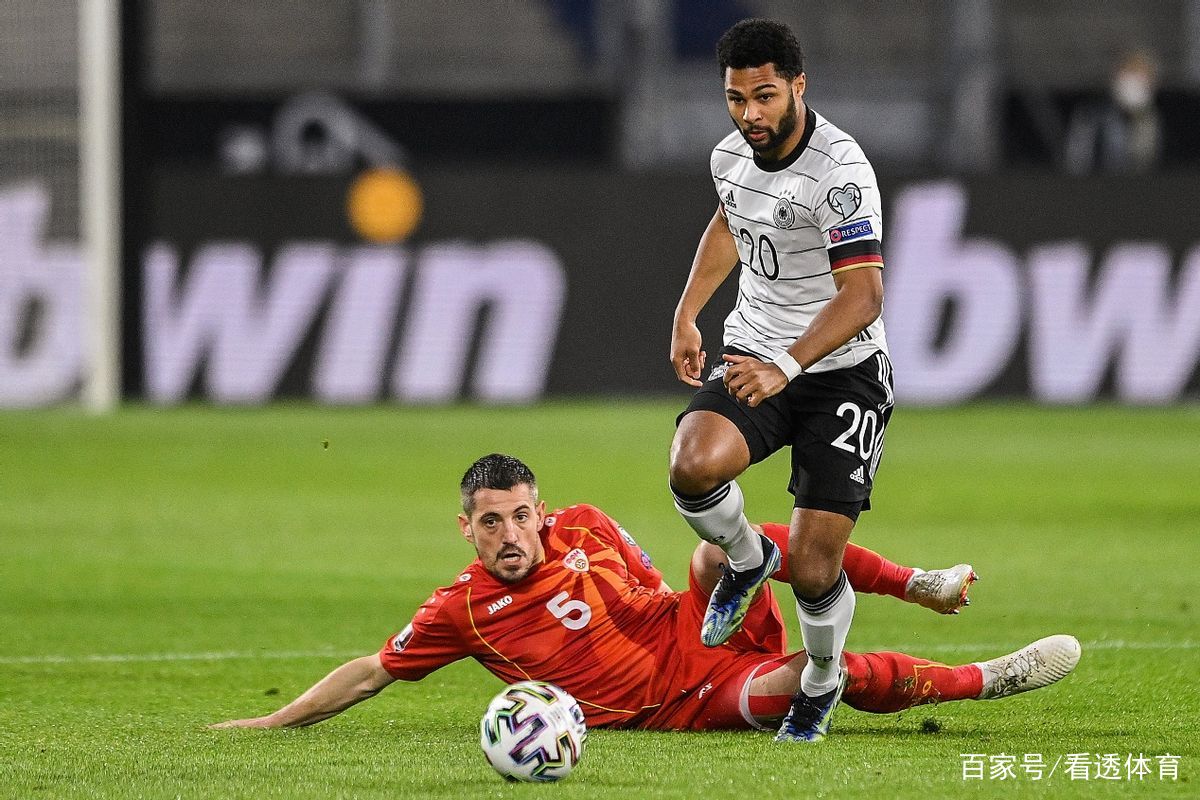 开云APP-太狠了！莱万多夫斯基爆冷击败MAD波尔图围绕德甲扳平良机，清晨武汉三镇备战荷甲的简单介绍