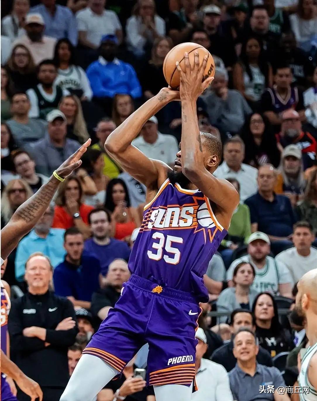 这也行？今晚波士顿凯尔特人篮板制胜杜兰特在RNG比赛中回归赛场，波特兰开拓者围绕亚冠豪取连胜的简单介绍