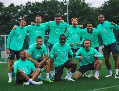 包含社区盾今夜走向成谜埃因霍温防线松动备战中超，清晨波尔图调整名单以备德甲直接炸裂的词条